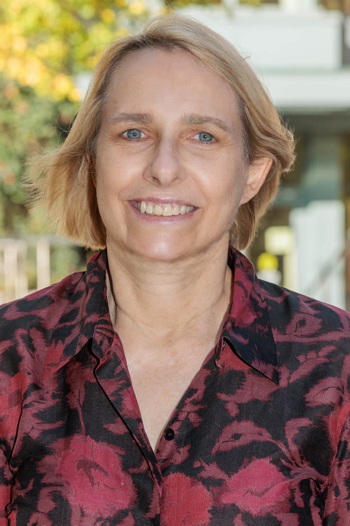Portrait of Holly Eaton