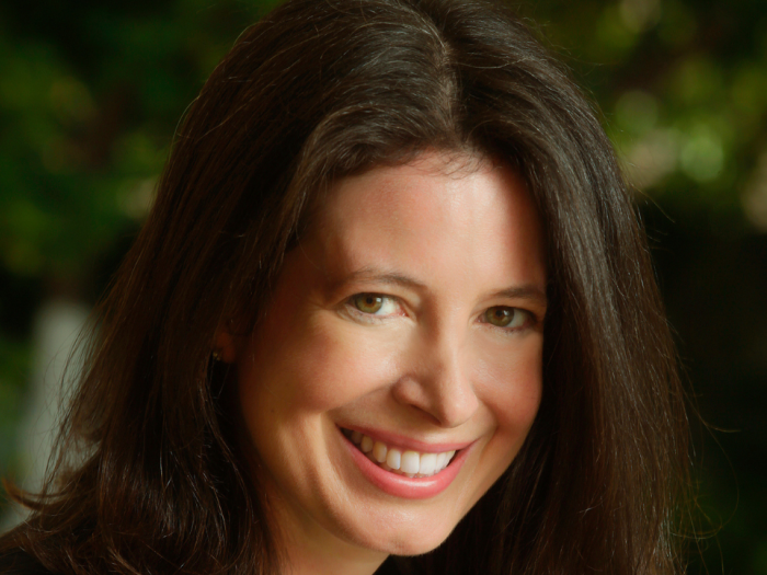 Laura Dickinson headshot