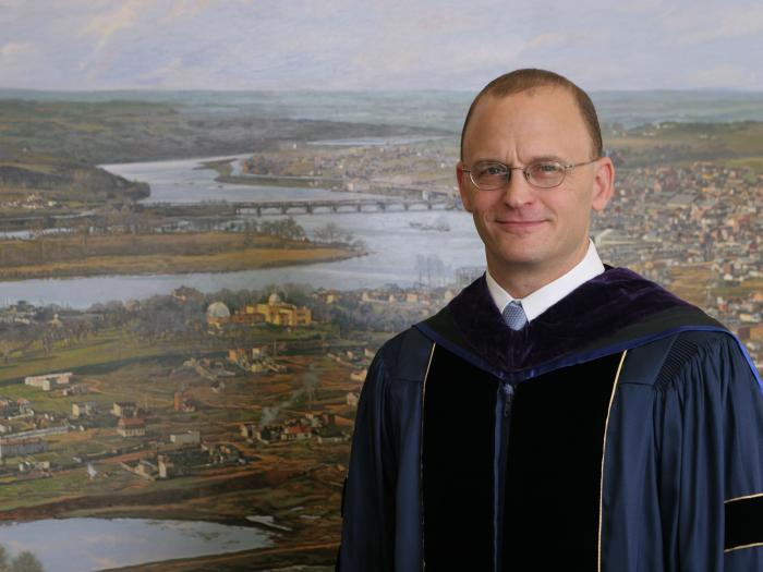 Photo of Gregory Garre
