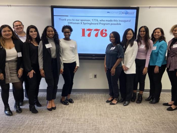 Yue Meng stands with other female entrepreneurs for a photo 
